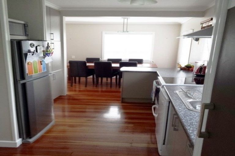 Photo of property in 6 Rarawa Place, Vogeltown, New Plymouth, 4310