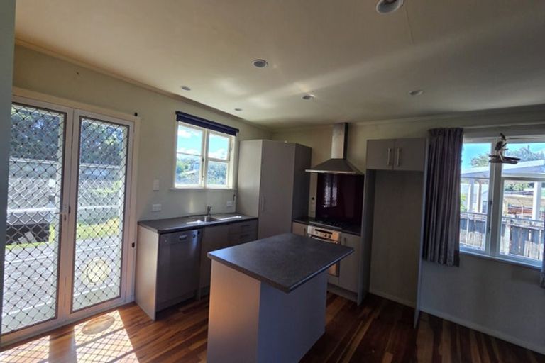 Photo of property in 50 Sutton Crescent, Papakura, 2110
