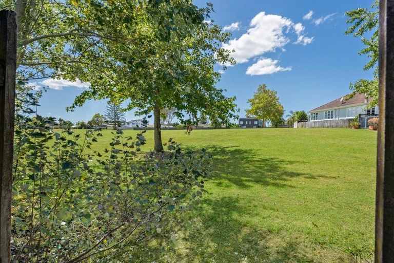 Photo of property in 69a Kervil Avenue, Te Atatu Peninsula, Auckland, 0610