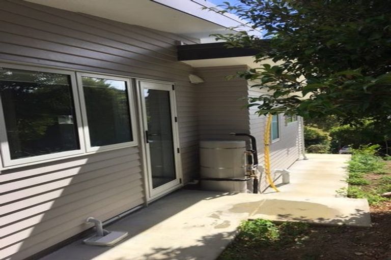 Photo of property in 34 Tamahere Drive, Glenfield, Auckland, 0629