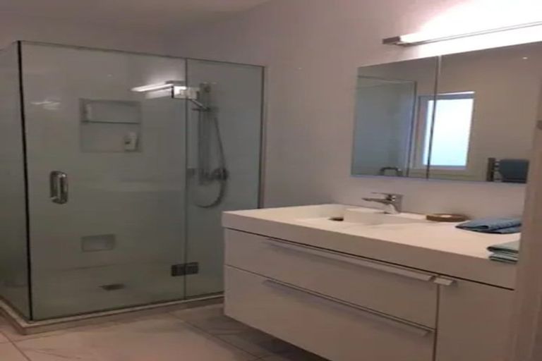 Photo of property in 63a Kiwi Esplanade, Mangere Bridge, Auckland, 2022