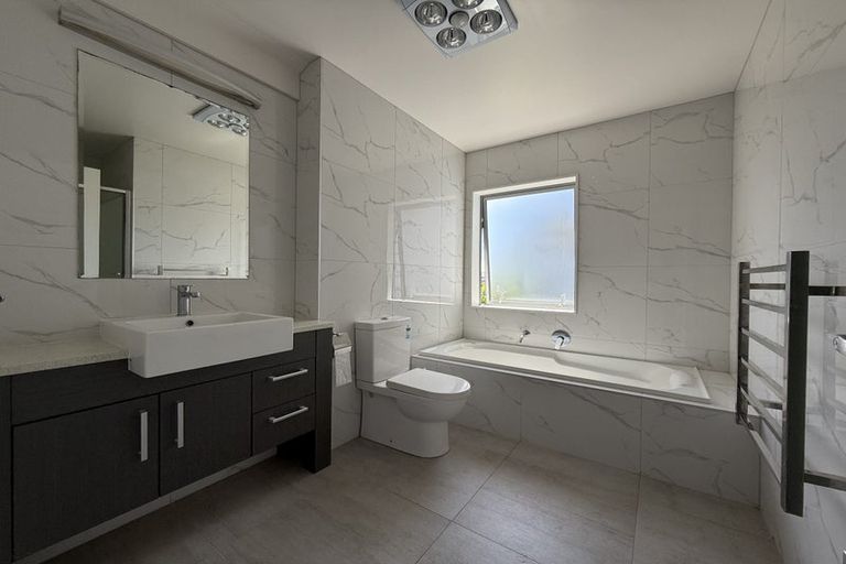 Photo of property in 24c Bradbury Road, Botany Downs, Auckland, 2010