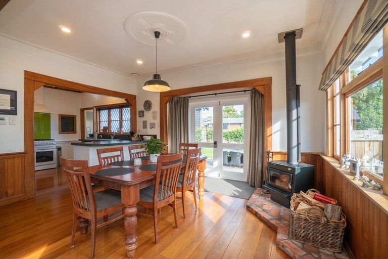 Photo of property in 12 Phoenix Avenue, Hokowhitu, Palmerston North, 4410