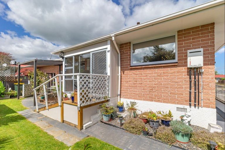 Photo of property in 47 Karaka Crescent, Levin, 5510