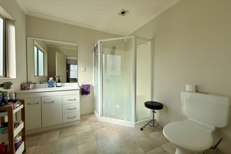 Photo of property in 84 Moyrus Crescent, East Tamaki Heights, Auckland, 2016