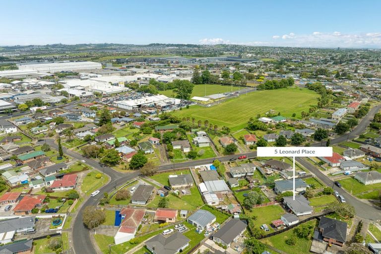 Photo of property in 5 Leonard Place, Otara, Auckland, 2023