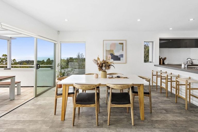 Photo of property in 38 Takahe Road, Titirangi, Auckland, 0604