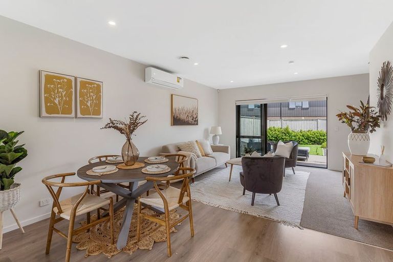 Photo of property in 15 Orona Place, Takanini, 2112