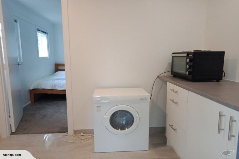 Photo of property in 1/27 Sunnynook Road, Forrest Hill, Auckland, 0620