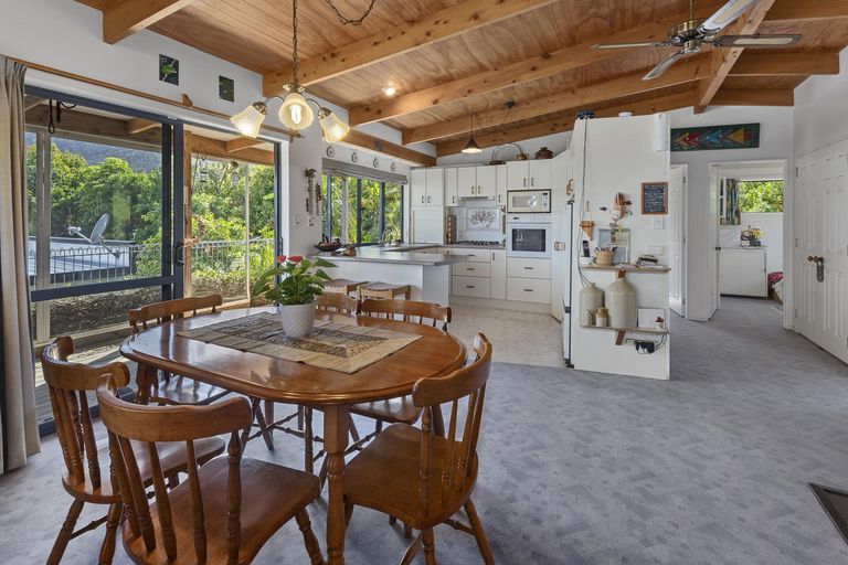 Photo of property in 2088 Whangarei Heads Road, Whangarei Heads, Whangarei, 0174