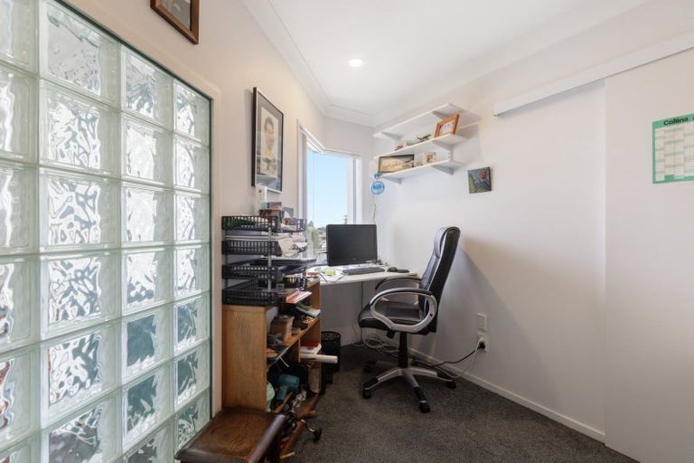 Photo of property in 4 Burnt Oak Drive, Pyes Pa, Tauranga, 3112