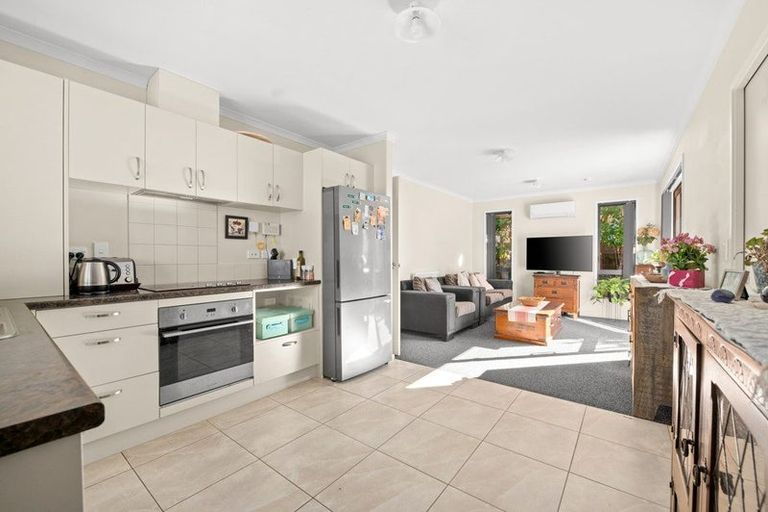 Photo of property in 2/16 Highgrove Drive, Grandview Heights, Hamilton, 3200