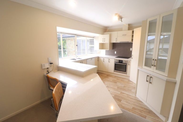 Photo of property in 6 Silkwood Grove, Totara Heights, Auckland, 2105