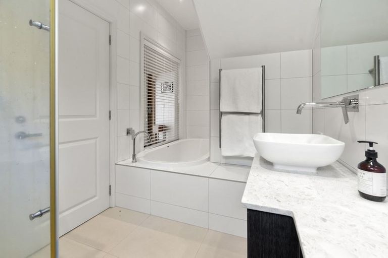 Photo of property in 16a Fenwick Avenue, Milford, Auckland, 0620