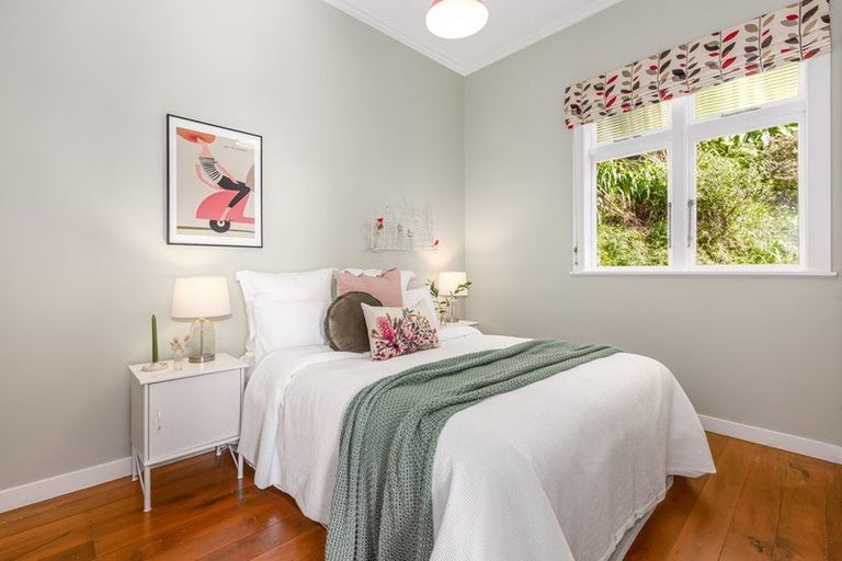 Photo of property in 26 Freeling Street, Island Bay, Wellington, 6023