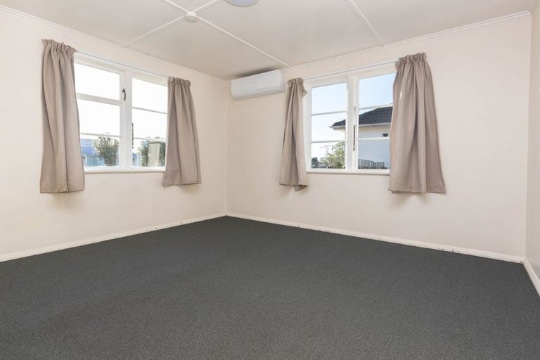 Photo of property in 21 Colvin Street, Westport, 7825
