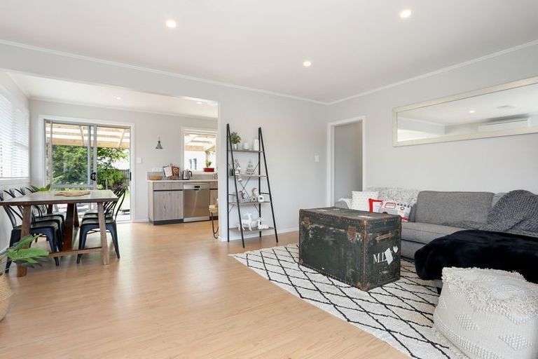 Photo of property in 36 Castleford Street, Green Bay, Auckland, 0604