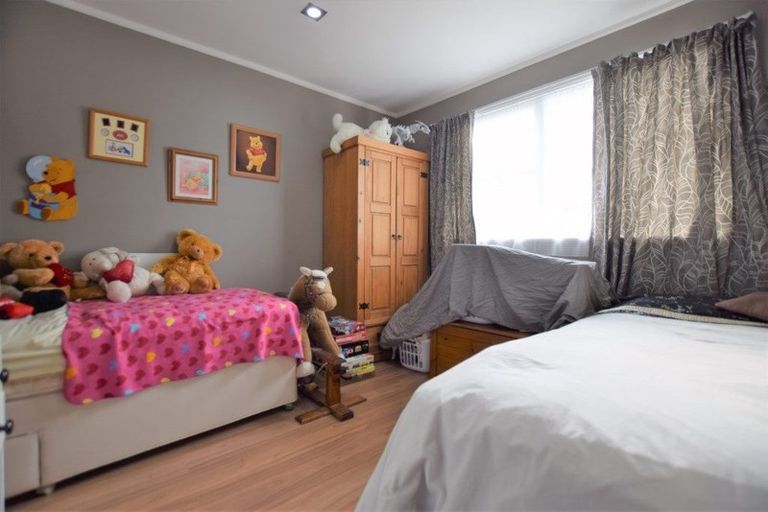 Photo of property in 31 Harmel Road, Glendene, Auckland, 0602