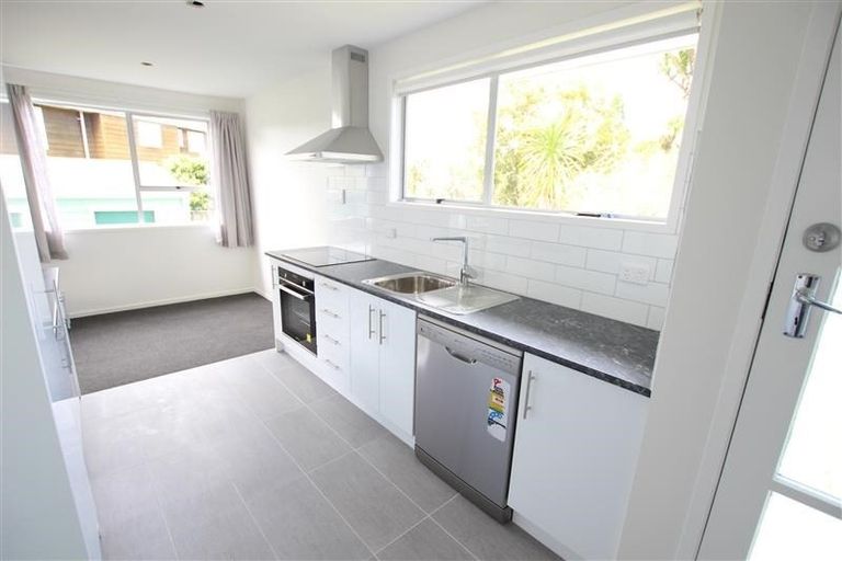 Photo of property in 13 Serwayne Place, Sunnyvale, Auckland, 0612