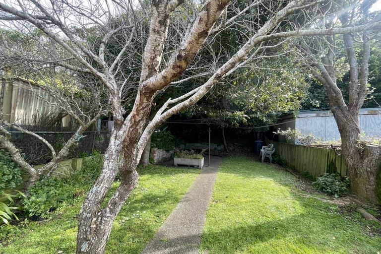 Photo of property in 190 Sutherland Road, Lyall Bay, Wellington, 6022