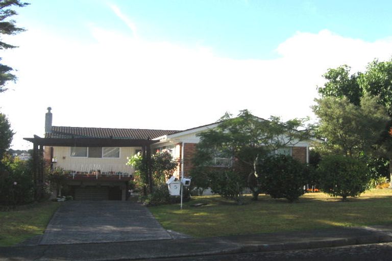 Photo of property in 5 Welland Place, Hillcrest, Auckland, 0627