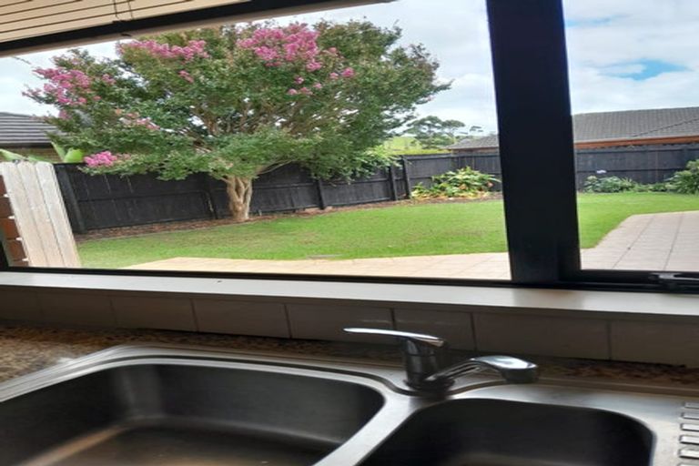 Photo of property in 6 Shankill Place, East Tamaki, Auckland, 2013