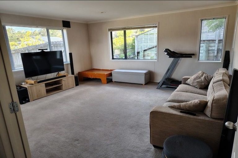 Photo of property in 100 George Deane Place, Greenhithe, Auckland, 0632
