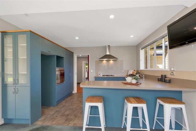 Photo of property in 2 Hillview Place, Amberley, 7410