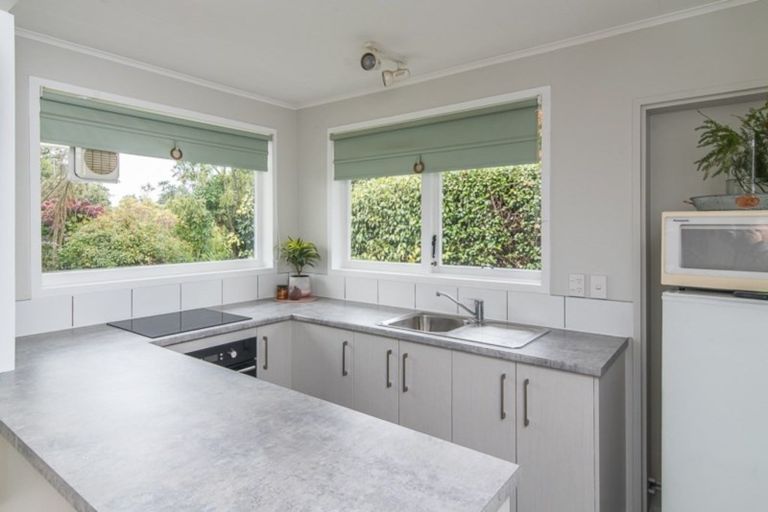 Photo of property in 12 Leybourne Avenue, Waikanae, 5036