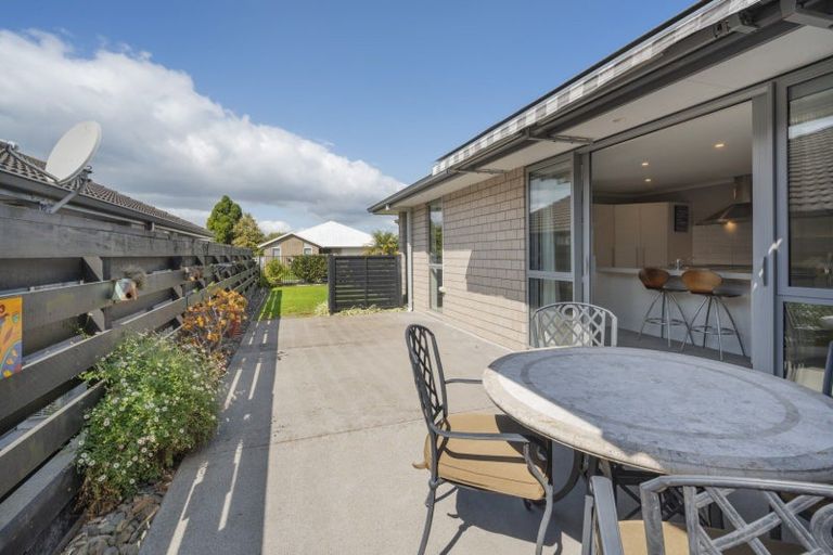 Photo of property in 2 Vista Close, Omokoroa, 3114