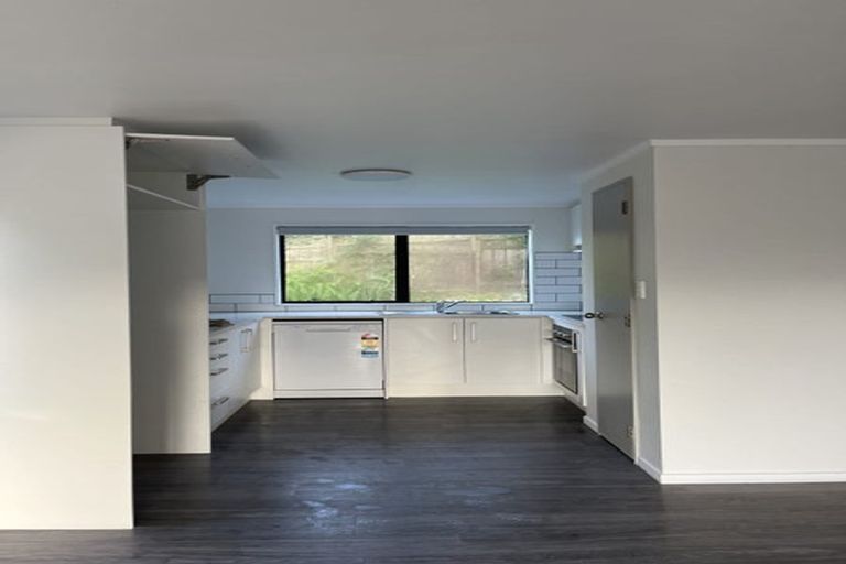 Photo of property in 2/523 Glenfield Road, Glenfield, Auckland, 0629