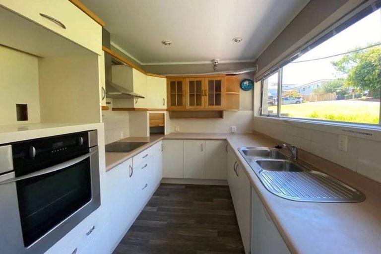 Photo of property in 6 Barlow Place, Chatswood, Auckland, 0626