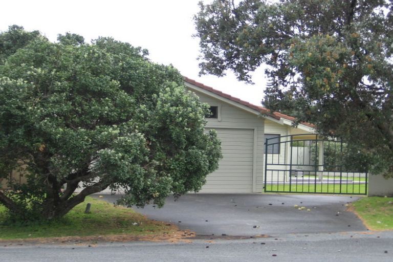 Photo of property in 15 The Southern Isle, Omaha, 0986