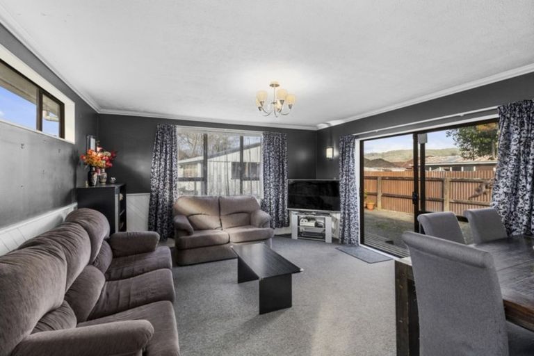 Photo of property in 37 Mary Crescent, Elderslea, Upper Hutt, 5018