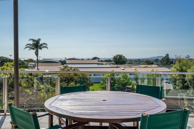 Photo of property in 769 East Coast Road, Northcross, Auckland, 0630