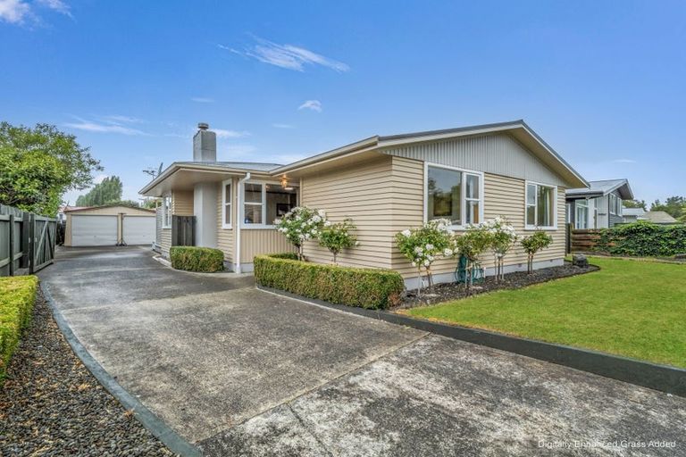 Photo of property in 9 Mokau Place, Terrace End, Palmerston North, 4410