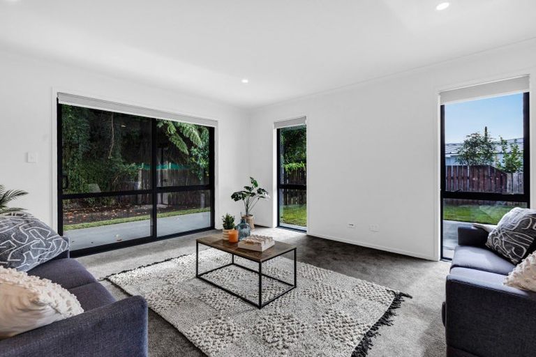 Photo of property in 10a Winstone Place, Highlands Park, New Plymouth, 4312