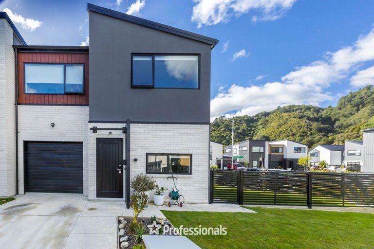 Photo of property in 76 Mawai Hakona Drive, Wallaceville, Upper Hutt, 5018
