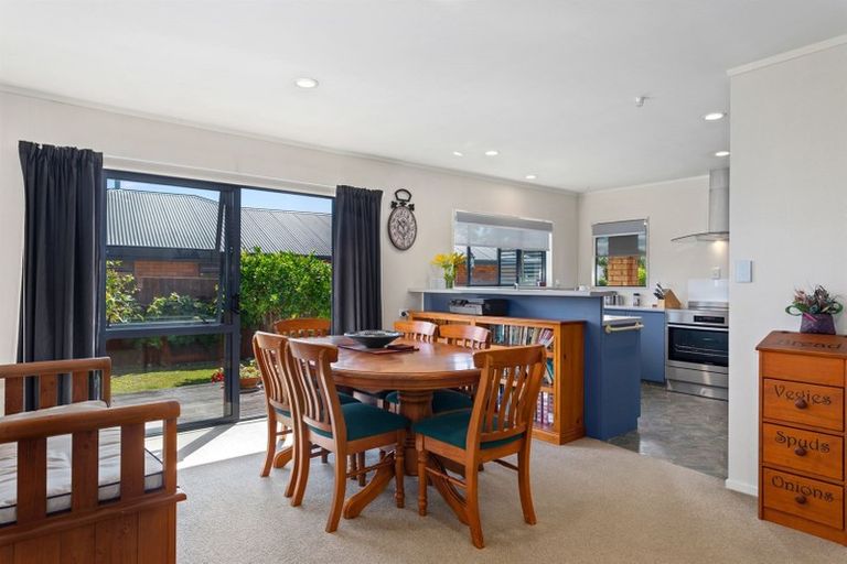 Photo of property in 15 Edgewater Grove, Whakatane, 3120