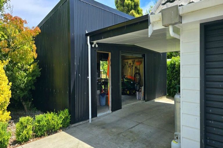 Photo of property in 2 Lees Pakaraka Road, Te Ore Ore, Masterton, 5886