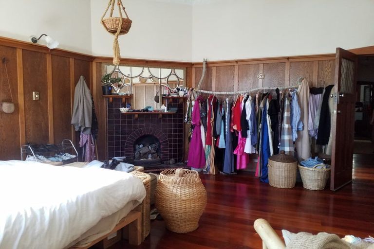 Photo of property in 64 Hawker Street, Mount Victoria, Wellington, 6011