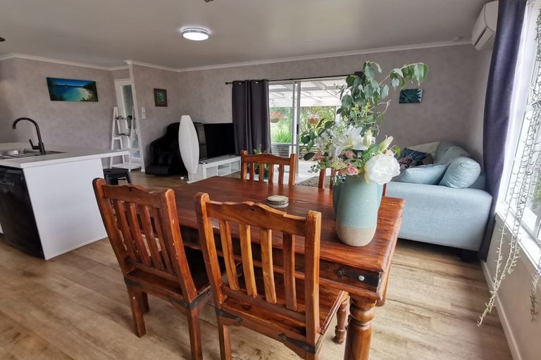 Photo of property in 9 Whaka Street, Maungaturoto, 0520