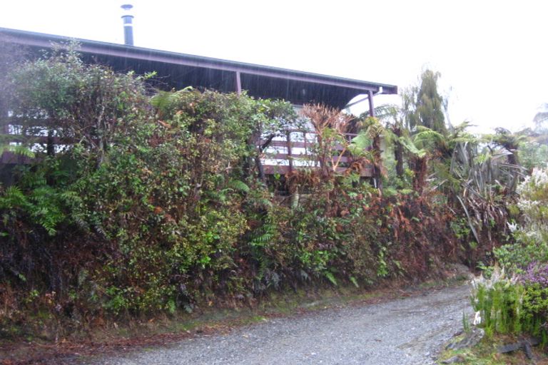 Photo of property in 4 Ivy Terrace, Moana, 7872