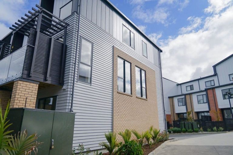 Photo of property in 16 Parkwood Avenue, Westgate, Auckland, 0614