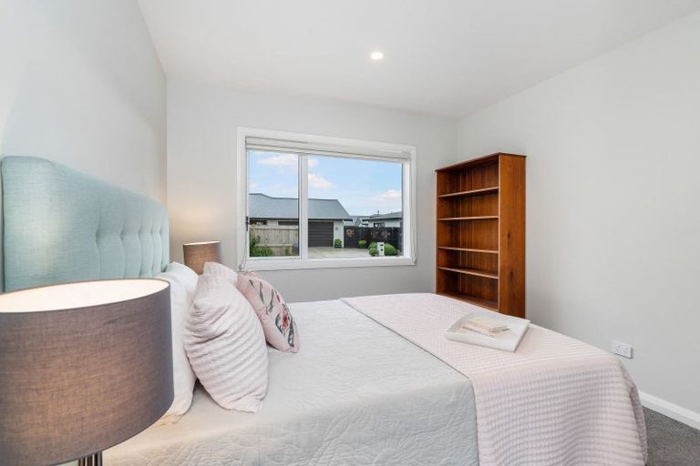 Photo of property in 65 Johnstone Drive, Fitzherbert, Palmerston North, 4410