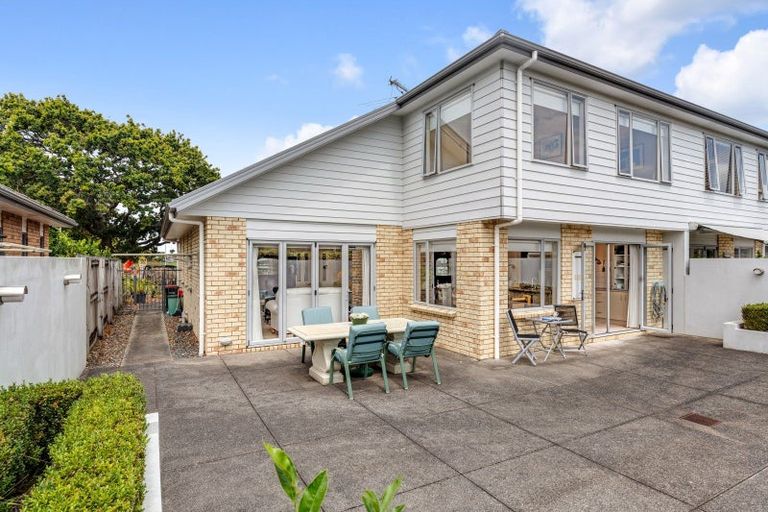 Photo of property in 100 Howe Street, Howick, Auckland, 2014