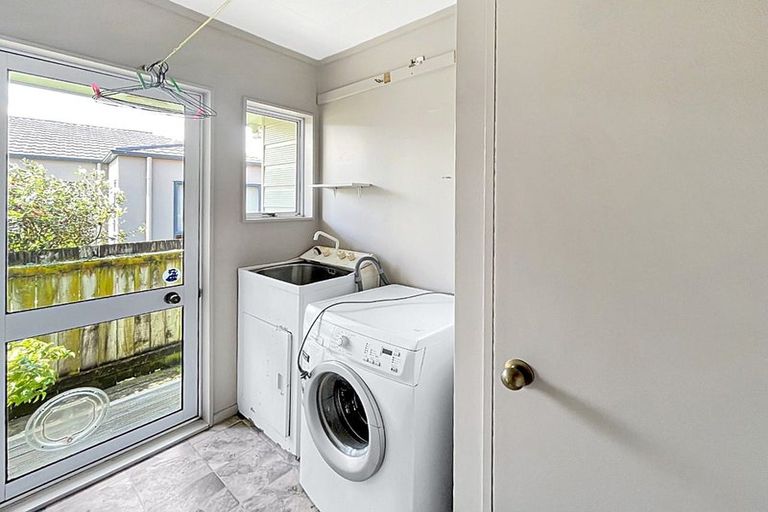 Photo of property in 54 Dalfield Place, Highbury, Palmerston North, 4412