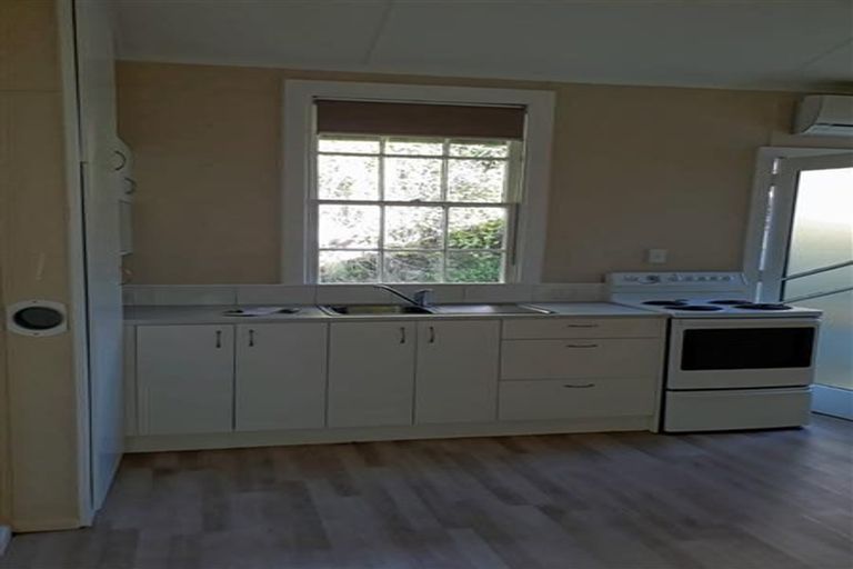 Photo of property in 76 Shakespeare Road, Bluff Hill, Napier, 4110