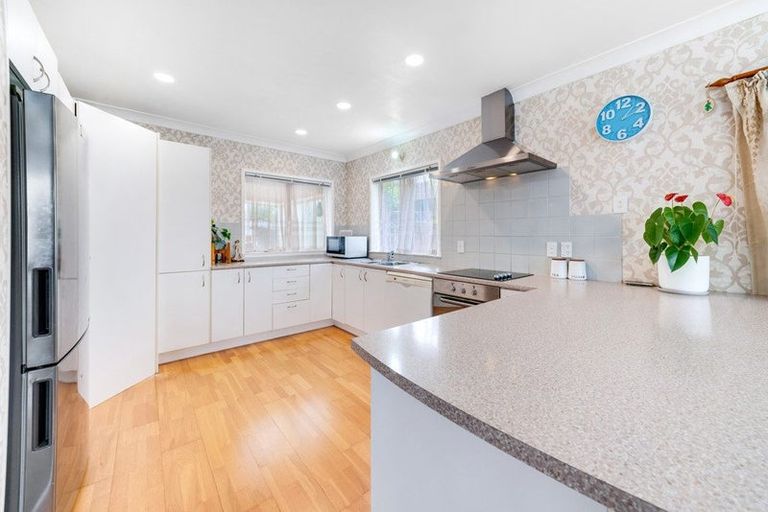 Photo of property in 23 Sunnypark Avenue, Rosehill, Papakura, 2113