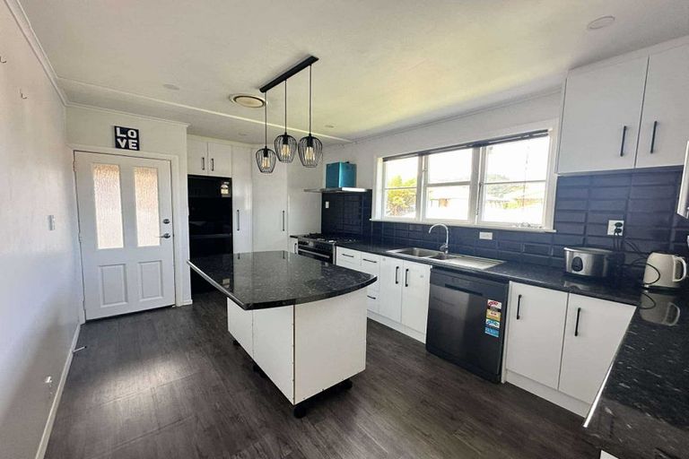 Photo of property in 39 Ararino Street, Trentham, Upper Hutt, 5018